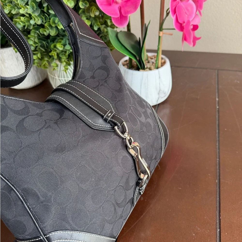 Coach black Hobo silver metal Excellent Condition - Picture 6 of 16